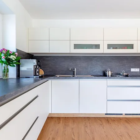 Verena Apartment *